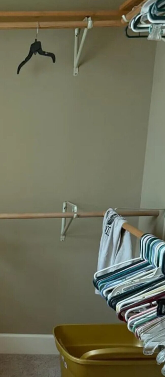 Foto del edificio - 303 Woodford Pl