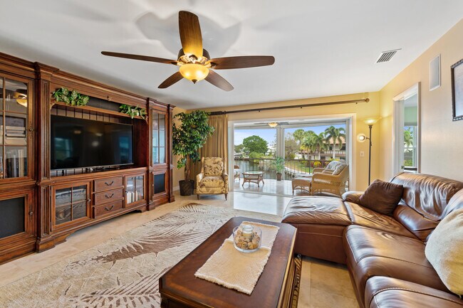 Foto del edificio - 3901 SE St Lucie Blvd