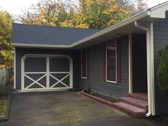 Foto del edificio - *Charming 2 bdrm, 1 bath home Ready NOW!