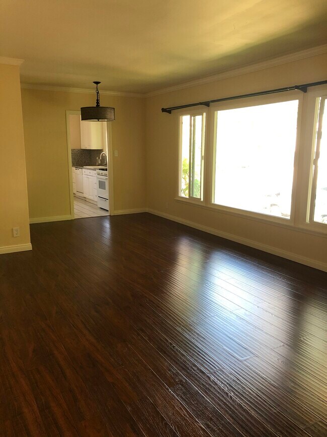 Living Room - 16532 W Sunset Blvd