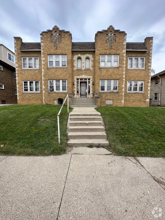 Washington Heights Student Apartments for Rent Milwaukee, WI 4
