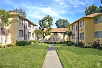 Santa Rosalia Apartment Homes Photo