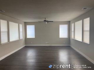 Foto del edificio - 759 Lakeside Dr