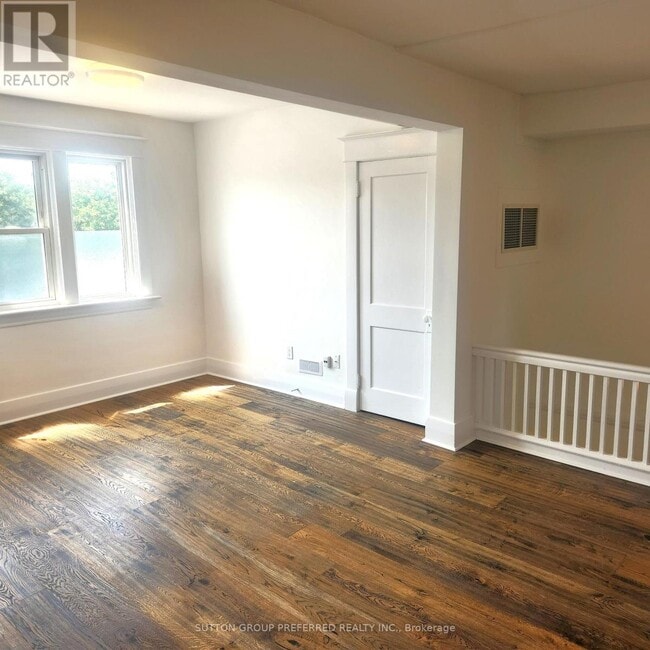 Building Photo - 312 Wharncliffe Rd S