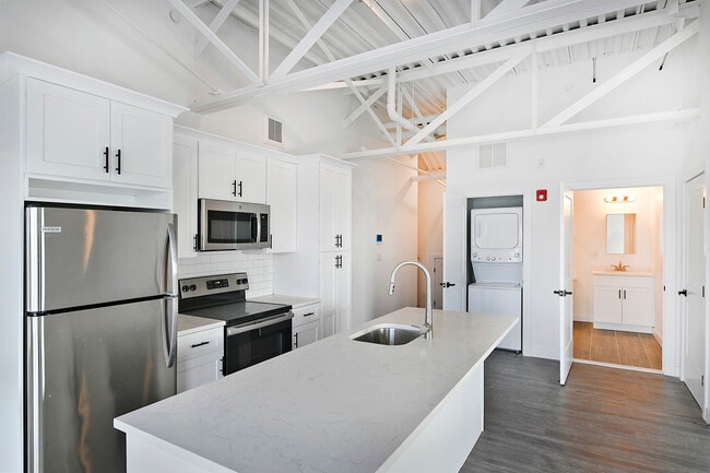 Building Photo - Broadway Plaza Lofts
