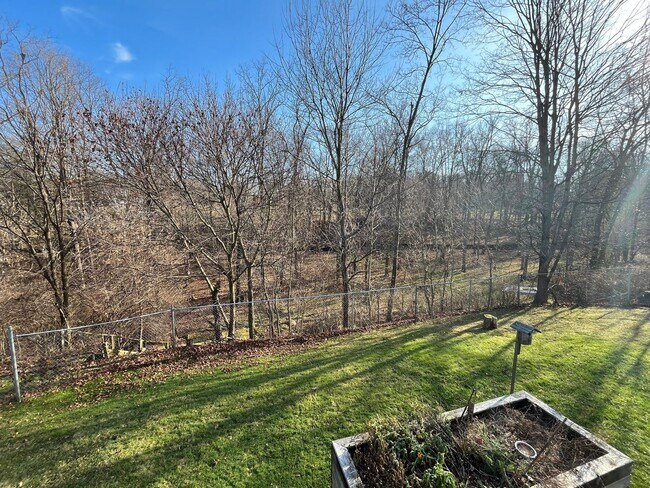 Building Photo - Beautiful Three Bedroom Home