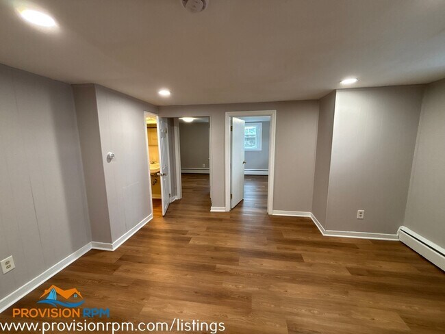 Building Photo - 1000 Linda Lee Dr