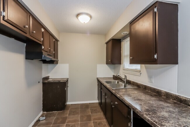 Foto del edificio - 8502 Pershing Rd