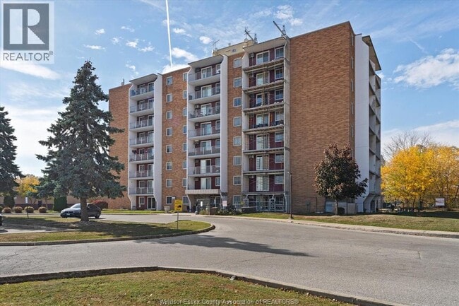 Building Photo - 120 Pickering Dr