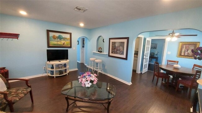 Building Photo - 110 N Crest Ave