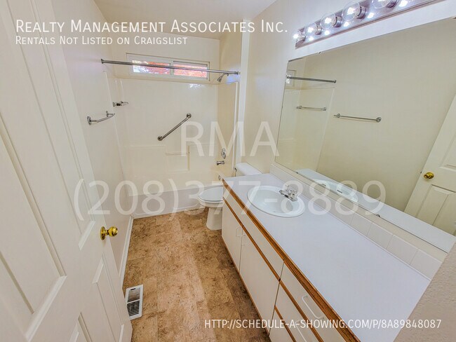 Foto del edificio - 3 Bedroom Duplex in Columbia Village!