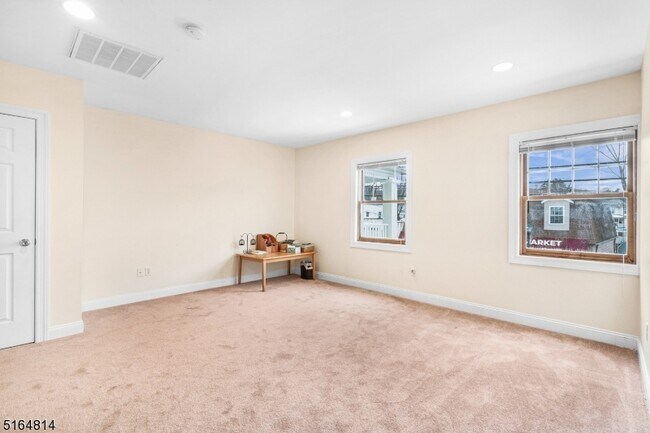 Building Photo - 22 N Main St