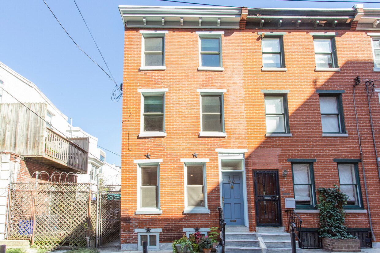 Primary Photo - 1843 Carlton St