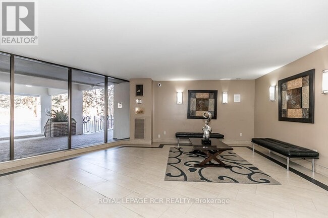 Photo du bâtiment - 5 Shady Golfway