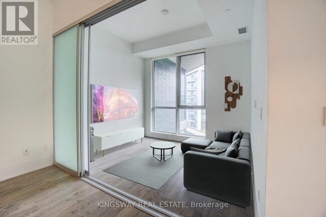 Building Photo - 1 Edgewater Dr