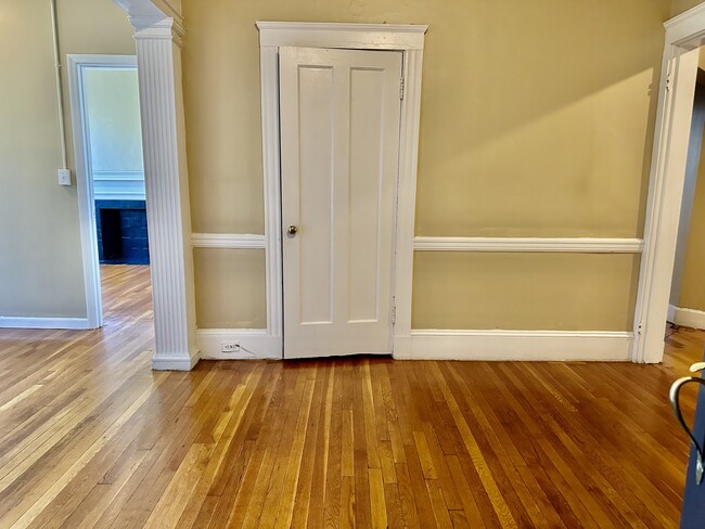 Building Photo - 74 Egmont St