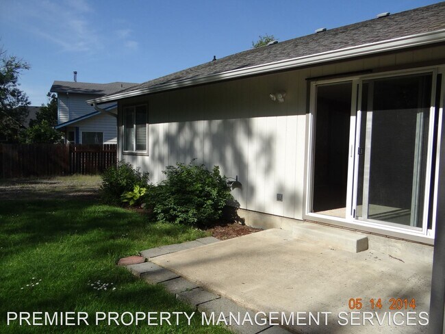 Building Photo - 3 br, 2 bath House - 557 Pine Court