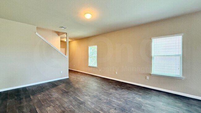 Foto del edificio - 15001 Jolynn St
