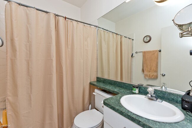 Foto del edificio - 2 br, 1.5 bath Townhome - 616 N Paulina St