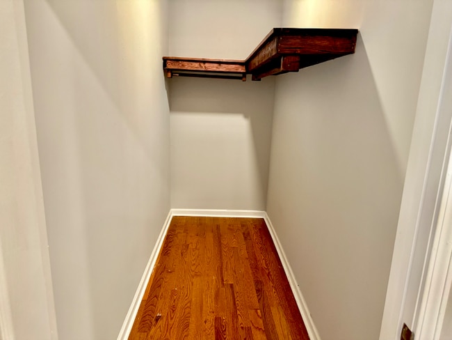 Foto del edificio - 557 Handyman Ct