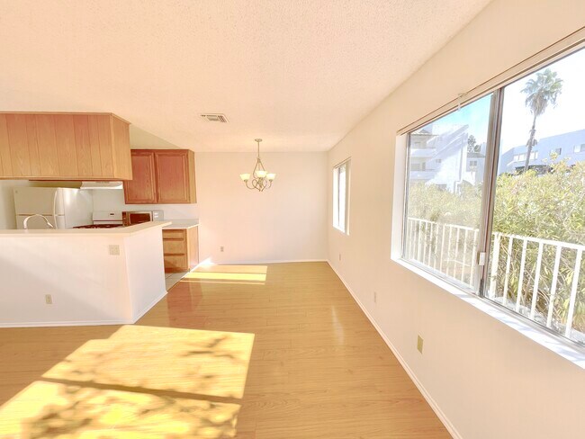 Foto del edificio - 5309 Riverton Ave