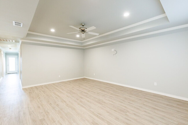 Building Photo - Beautiful Duplex in Shallowater