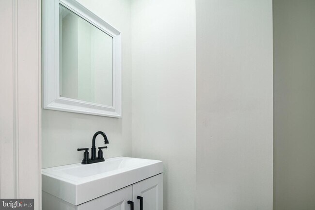 Building Photo - 3228 Scotts Ln