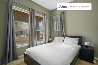 Building Photo - Private bedroom in 5 bed/2.5 bath Home