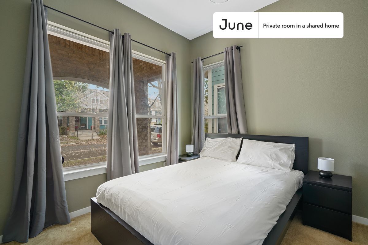Foto principal - Room in Shared 5 bed/2.5 bath home