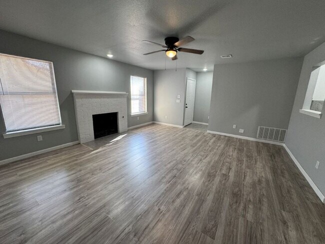 Building Photo - completely remodeled 2 bed, 2 bath with a ...
