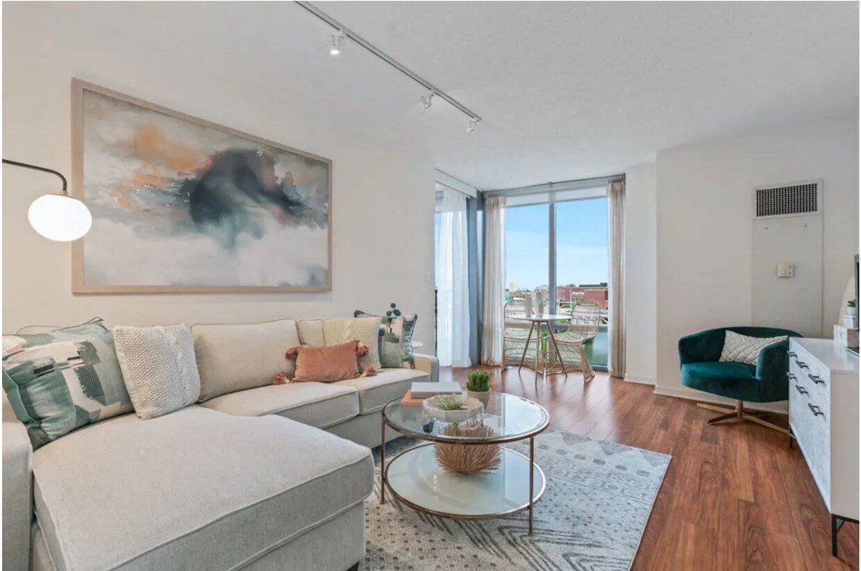 Foto principal - 550 N Kingsbury St