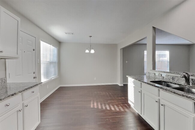 Foto del edificio - 29102 Fox Fountain Ln