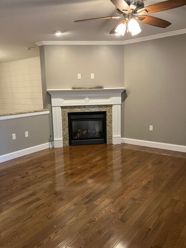 Foto del edificio - 3 Bedroom 2.5 Bath Townhome in Archbald, PA