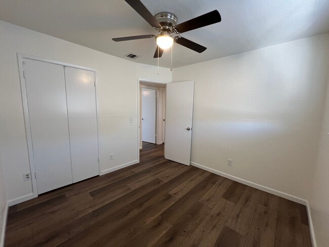 Building Photo - Cozy 2 Bed, 1 Bath – Great Location, Great...