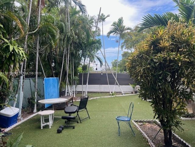 Foto del edificio - 732 Moffett St
