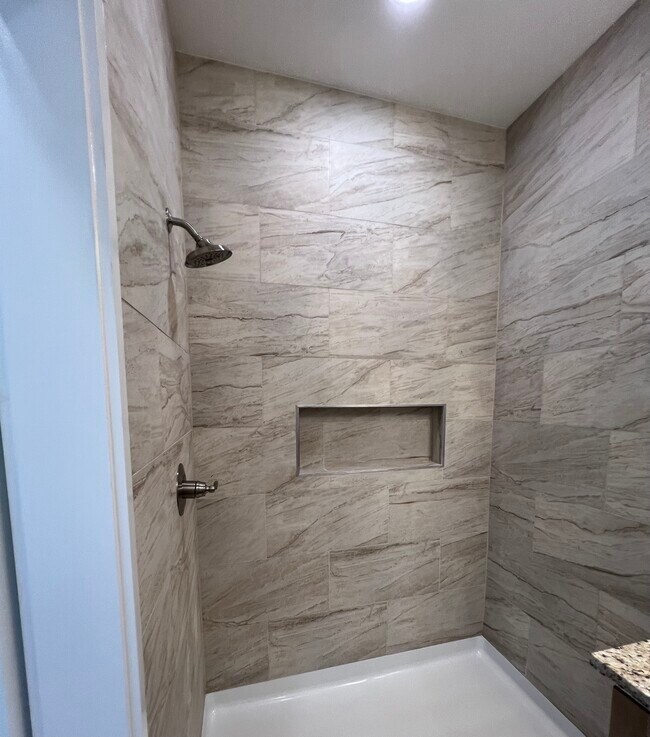 Foto del edificio - 3912 Meadow Ln