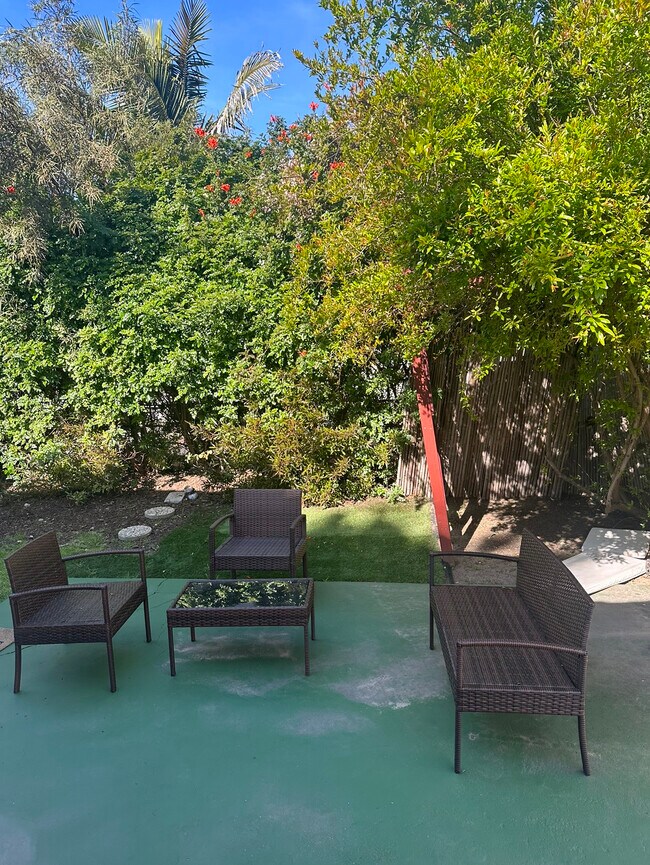 Garden Retreat - 727 N Alta Vista Blvd