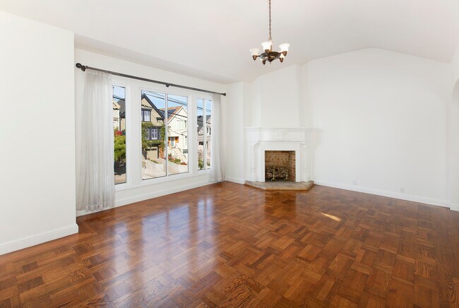 Building Photo - 587 Rhode Island St