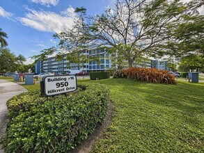 Building Photo - 950 Hillcrest Dr