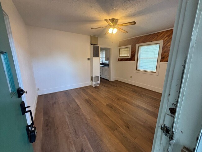 Foto del edificio - 2 Bedroom 1 Bath single family home