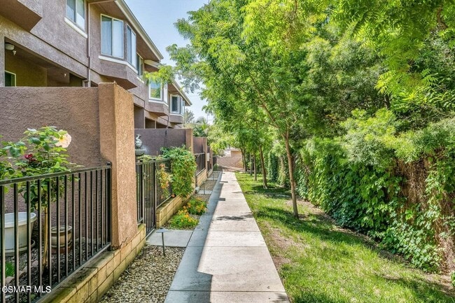 Foto del edificio - 279 N Skyline Dr