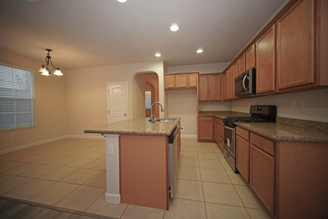 Foto del edificio - 4 Bed 2.5 Bath in Roseville