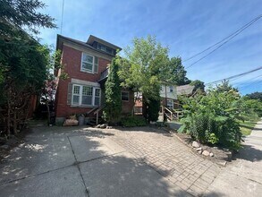 Building Photo - 669 Lorne Ave