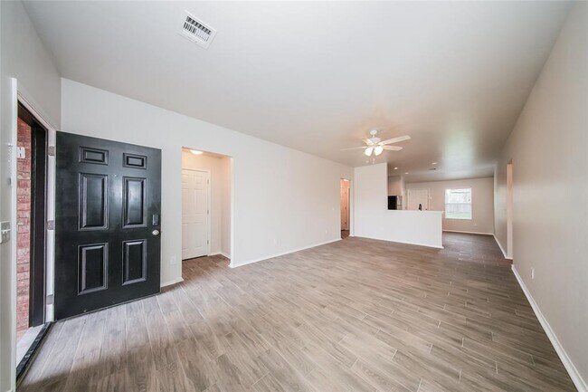 Building Photo - 7601 Lipizzan Rd