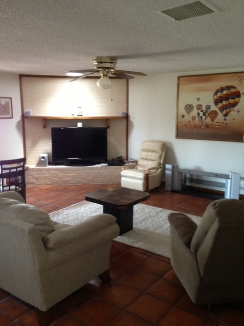 Building Photo - 3 Bed 2 Bath Home