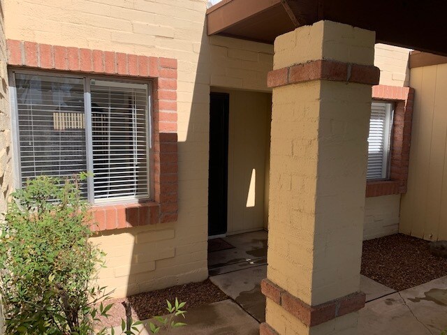 Foto del edificio - 8144 E Rivenoak Dr