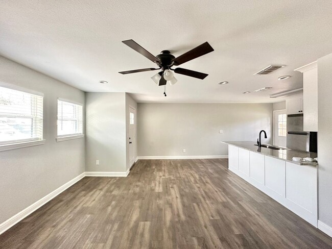 Building Photo - Pecan St. (LEASE UP ONLY)