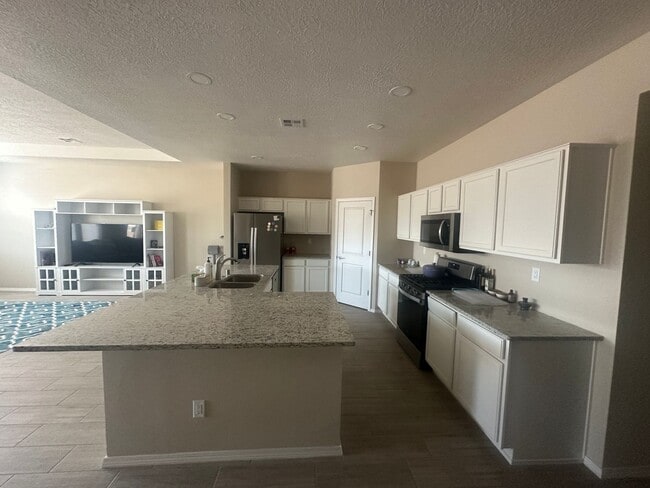 Building Photo - 2164 Solara Loop NE
