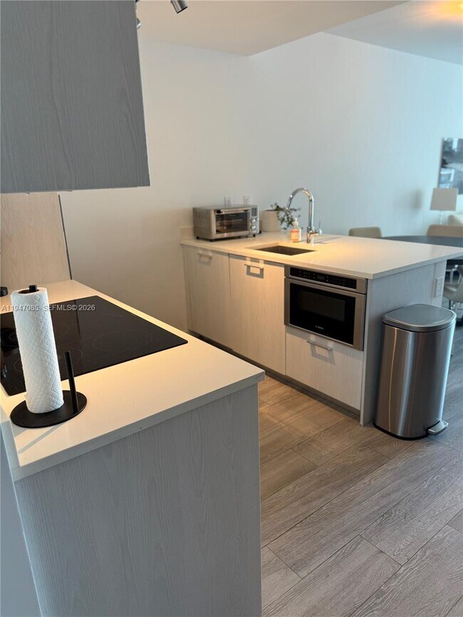 Building Photo - 501 NE 31st St