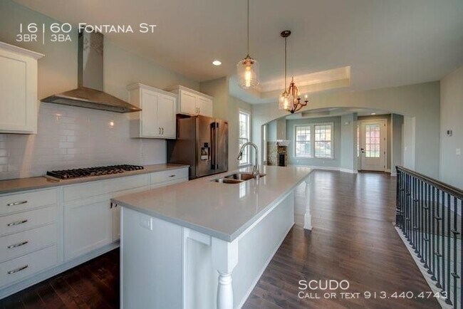 Building Photo - Luxurious, Maintenance Provided Villa!